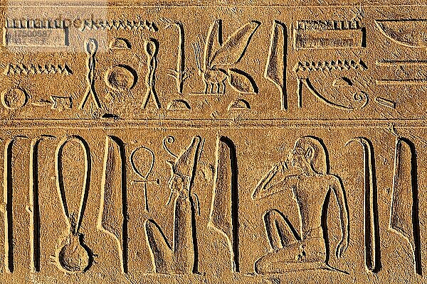 Hieroglyphen  Karnak-Tempel  Luxor  Theben  Ägypten  Luxor  Theben  Ägypten  Afrika