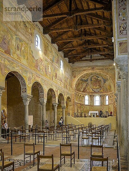 Bodenmosaike um 1150 und prächtige Fresken aus dem 14.Jh. in der Abteikirche von Pomposa  Codigoro  Provinz Ferrara  Italien  Europa