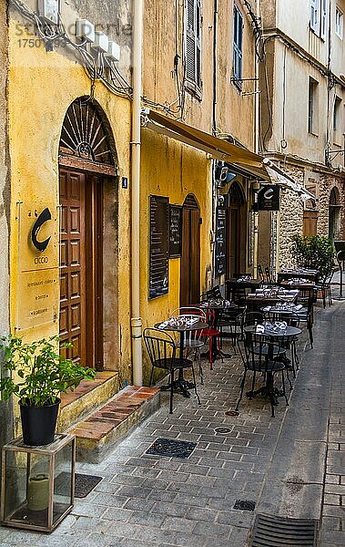 Enge Altstadtgassen  Altstadt  Ville Haute  Bonifacio  Korsika  Bonifacio  Korsika  Frankreich  Europa