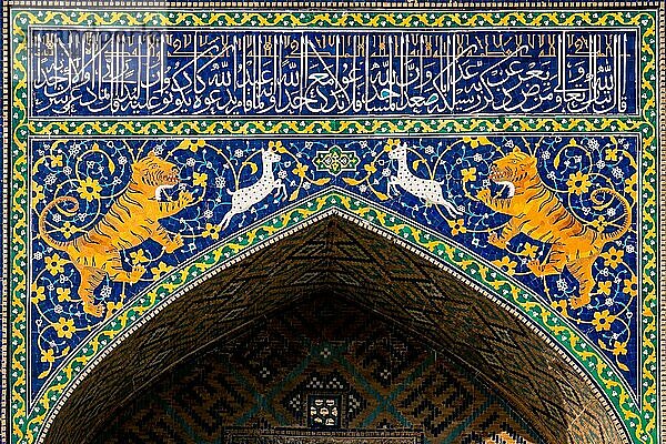 Hodschah Ahrar Medrese mit persischem Wappentiere als Löwen-Tiger  Samarkand  Usbekistan  Samarkand  Usbekistan  Asien