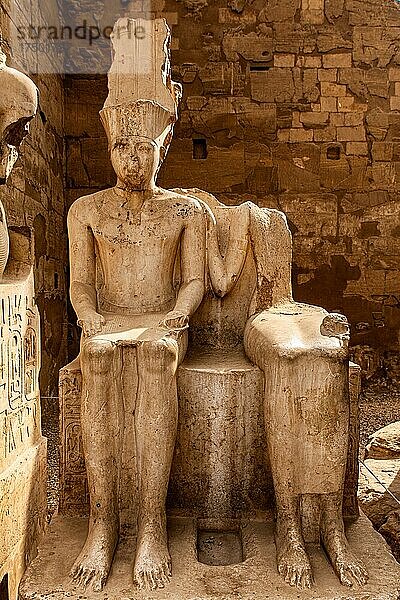 Doppelsitzstatue mit Götterpaar Amun und Mut  Luxor-Tempel  Theben  Ägypten  Luxor  Theben  Ägypten  Afrika