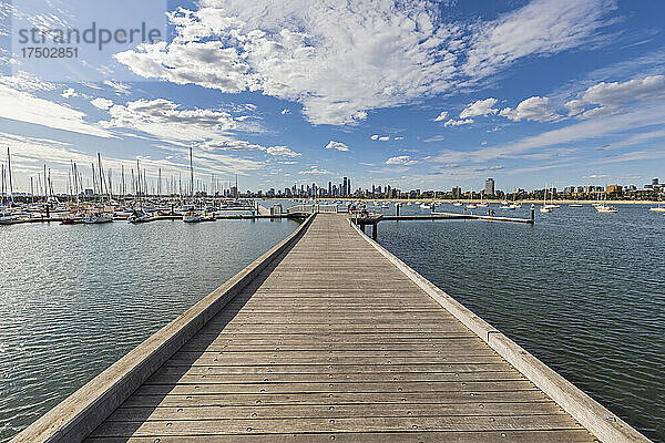 Australien  Victoria  Melbourne  Wolken über dem Saint Kilda Pier