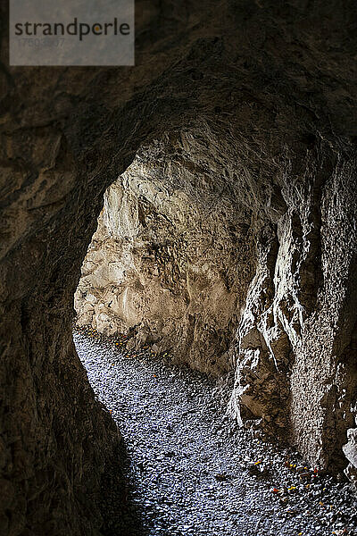 Innenraum der Höhle entlang des Rilke-Weges