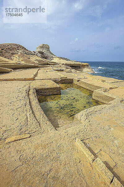 Malta  Gozo  Marsalforn  Salzverdunstungsteich der Batterie Qolla l-Bajda