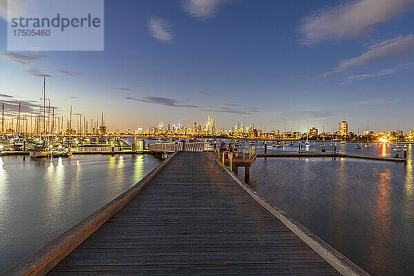 Australien  Victoria  Melbourne  Saint Kilda Pier in der Abenddämmerung