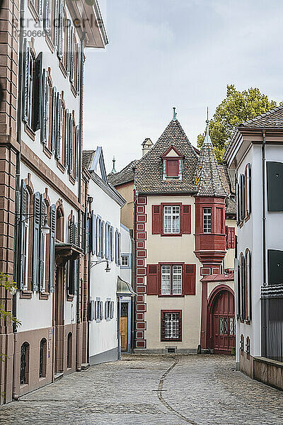 Schweiz  Basel-Stadt  Basel  Stadthäuser entlang der Rittergasse