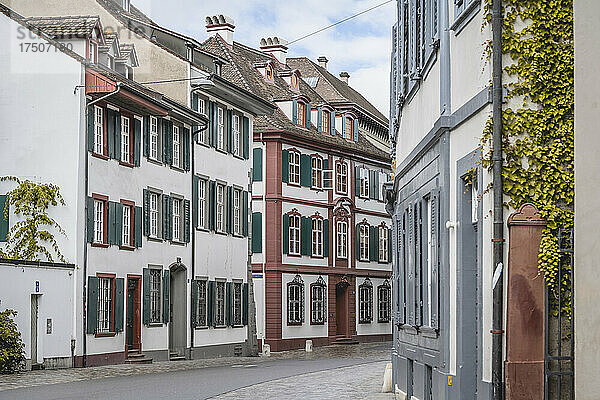 Schweiz  Basel-Stadt  Basel  Stadthäuser entlang der Rittergasse