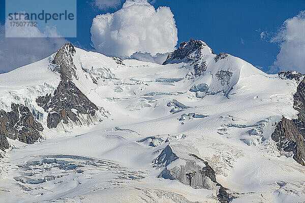 Schneebedeckter Gipfel des Gornergrat-Kamms