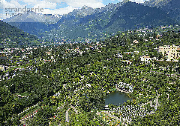 Italien  Südtirol  Meran  Gärten von Schloss Trauttmansdorff im Sommer