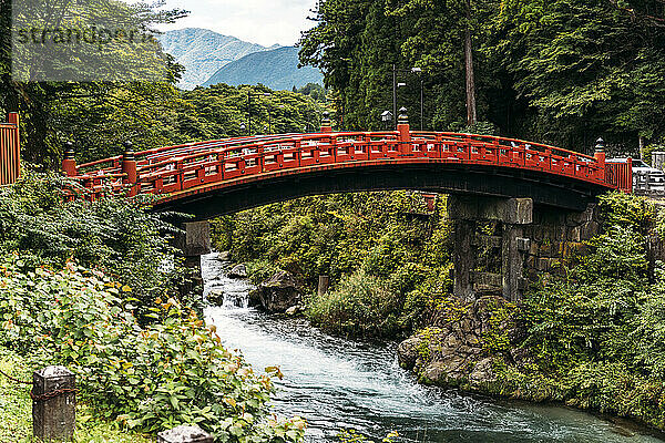 Japan  Präfektur Tochigi  Nikko  Shinkyo-Brücke über den Fluss Daiya