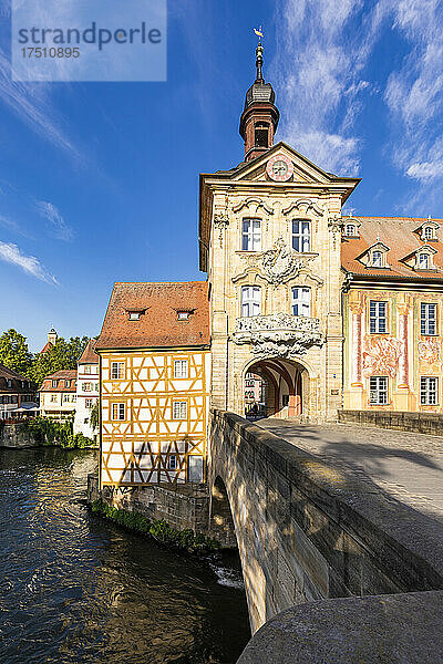 Deutschland  Bayern  Bamberg  Obere Brücke und altes Rathaus im Frühling