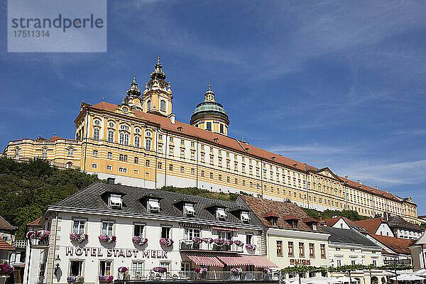 Österreich  Niederösterreich  Melk  Tiefansicht des Stiftes Melk mit Blick auf die darunter liegenden Gebäude