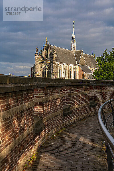 Niederlande  Südholland  Leiden  Hooglandse Kerk vom Schloss Burcht van Leiden aus gesehen