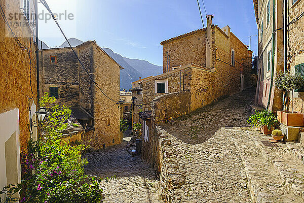 Spanien  Mallorca  Fornalutx  Gasse im alten Dorf