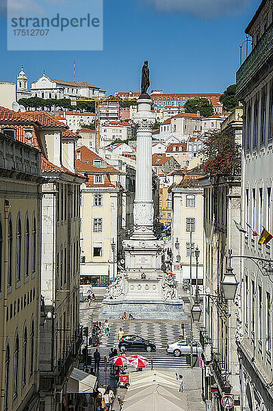 Blick aus der Vogelperspektive auf die Säule des Pedro IV-Denkmals auf dem Rossio-Platz  Lissabon  Portugal