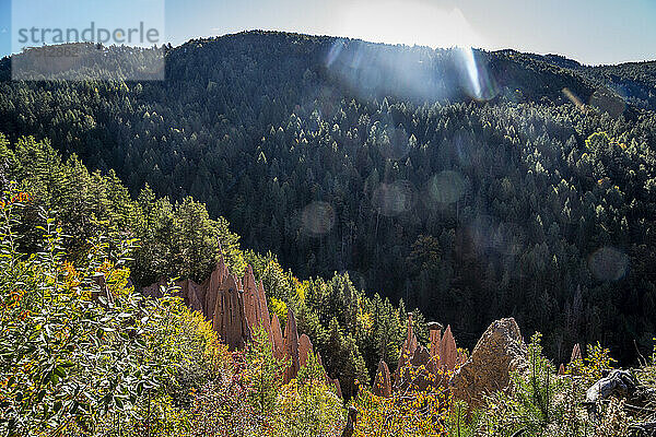 Italien  Ritten  Hoodoos in Berglandschaft