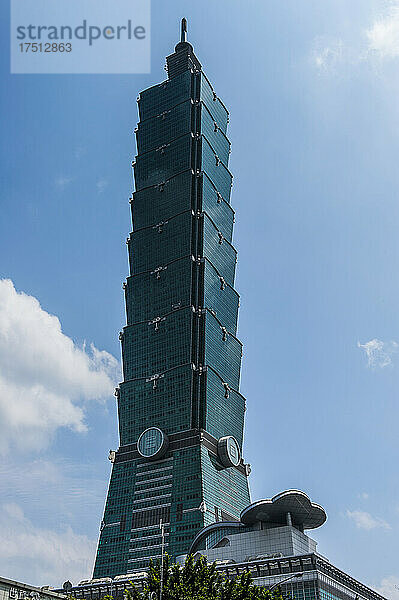 Taiwan  Taipei  101 Wolkenkratzer gegen den Himmel