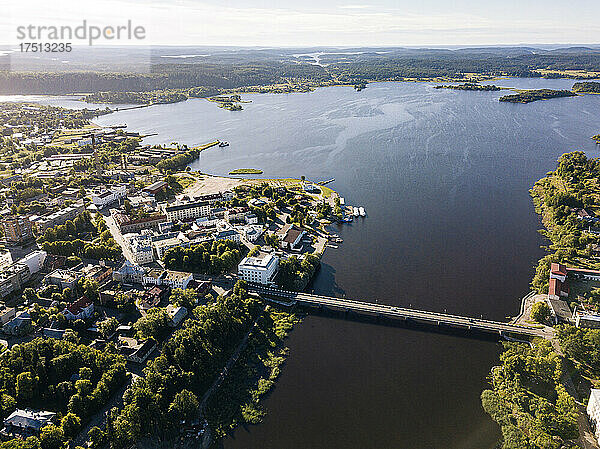 Russland  Republik Karelien  Sortavala  Luftaufnahme der Stadt am Ufer des Ladogasees