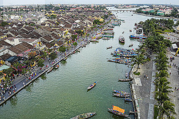 Vietnam  Hoi An  Altstadt und Fluss  Luftaufnahme