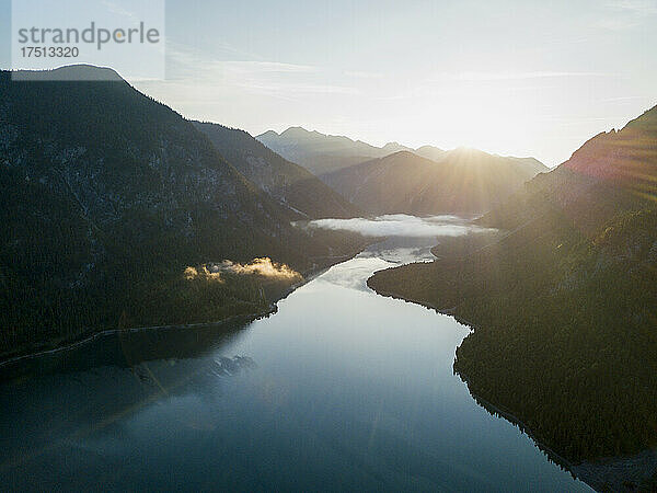 Plansee bei Sonnenuntergang  Tirol  Österreich