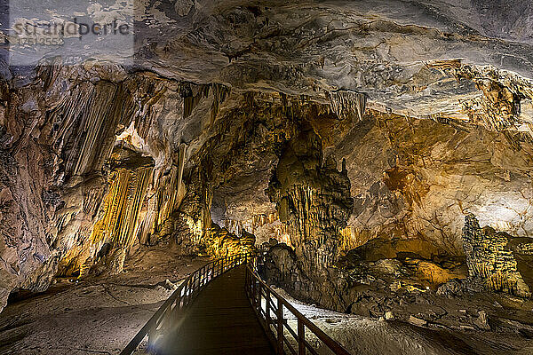 Vietnam  Provinz Quang Binh  Felsformationen in der Paradieshöhle