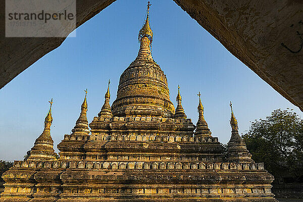 Myanmar  Mandalay-Region  Bagan  verwitterter Stupa des Ananda-Tempels