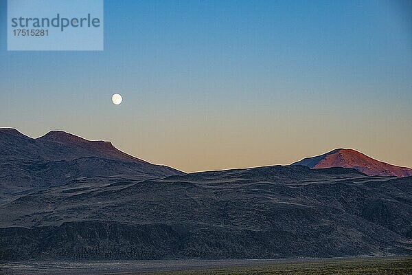 Nordamerika  USA  Nevada  Black Rock Desert  North Black Rock Range Wilderness  Mondaufgang