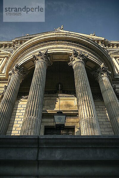 St. Pauls Cathedral London Architektur  der alten historischen Gebäude zeigt architektonische Detail der Steinsäulen der englischen Barock-Stil in England  Großbritannien  Europa