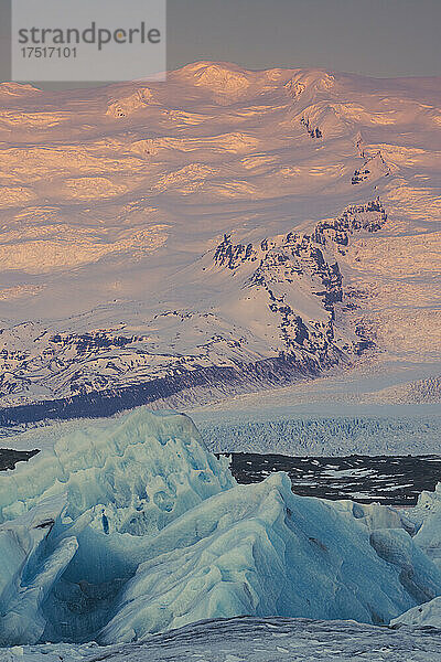 See- und Gletschermoräne aus der Luft