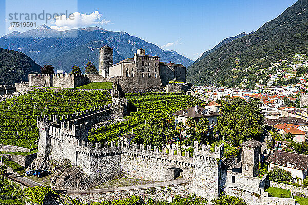Luftaufnahme des Castlegrande  drei Burgen von Bellinzona  UNESCO-Weltkulturerbe  Tessin  Schweiz  Europa