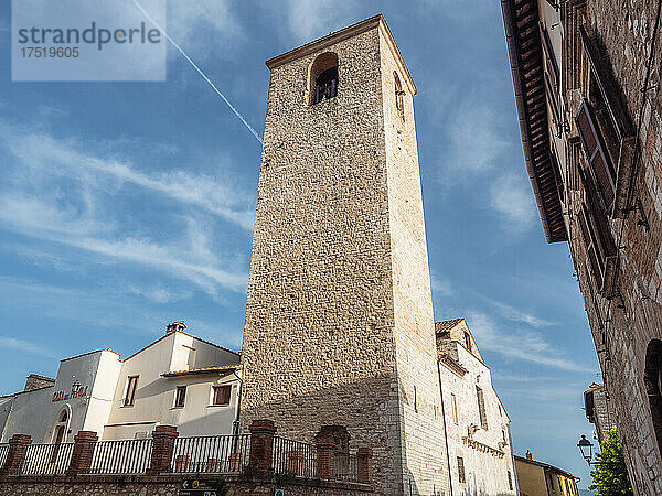 Ein Turm in der Altstadt von Narni  Narni  Umbrien  Italien  Europa