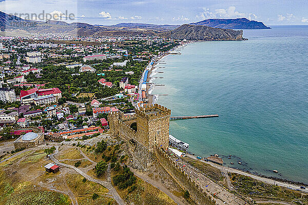 Luftaufnahme der genuesischen Festung Sudak  Krim  Russland  Europa