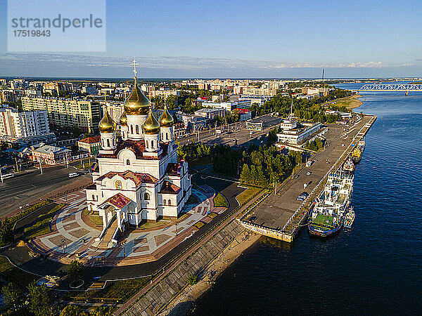 Antenne der Kathedrale des Erzengels  Archangelsk  Russland  Europa