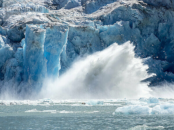 Das Gesicht des abkalbenden Gletschers am South Sawyer Glacier  Tracy Arm  Südost-Alaska  Vereinigte Staaten von Amerika  Nordamerika