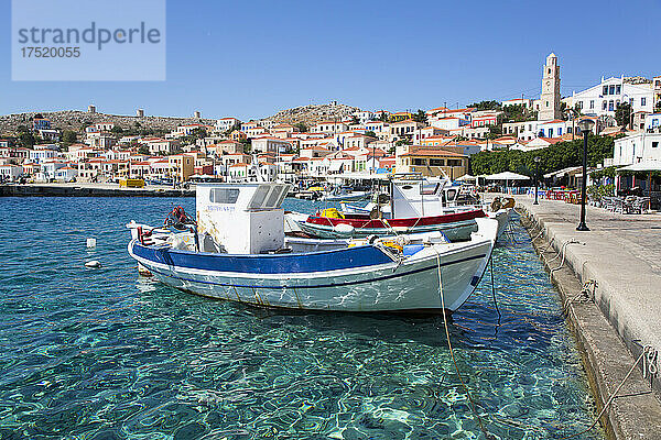 Fischerboote  Hafen von Emborio  Insel Chalki (Chalki)  Dodekanes-Gruppe  griechische Inseln  Griechenland  Europa