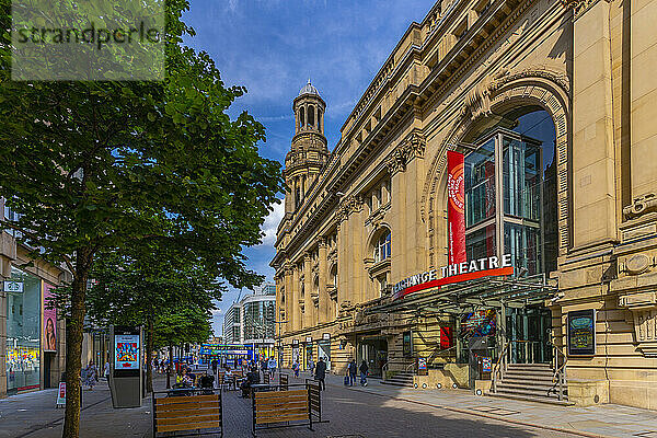 Blick auf das Royal Exchange Theatre am St. Anne's Square  Manchester  Lancashire  England  Vereinigtes Königreich  Europa