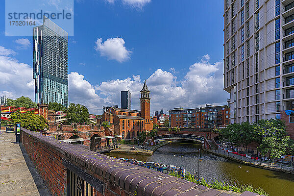 Blick auf 301 Deansgate  St. George's Church  Castlefield Canal  Manchester  England  Vereinigtes Königreich  Europa
