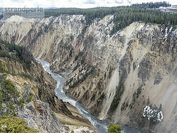 Die unteren Yellowstone Falls im Yellowstone River  Yellowstone-Nationalpark  UNESCO-Weltkulturerbe  Wyoming  Vereinigte Staaten von Amerika  Nordamerika
