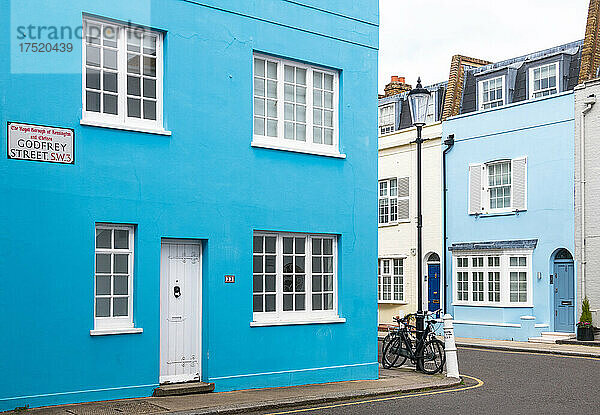 Blaue Häuser in der Godfrey Street  Chelsea  London  England  Vereinigtes Königreich  Europa