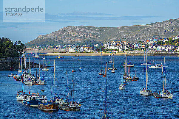 Blick auf Boote des Conwy River  Conwy  Gwynedd  Nordwales  Vereinigtes Königreich  Europa