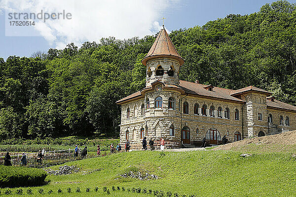 Besucher  Rudi-orthodoxes Kloster  Soroca  Moldawien  Europa