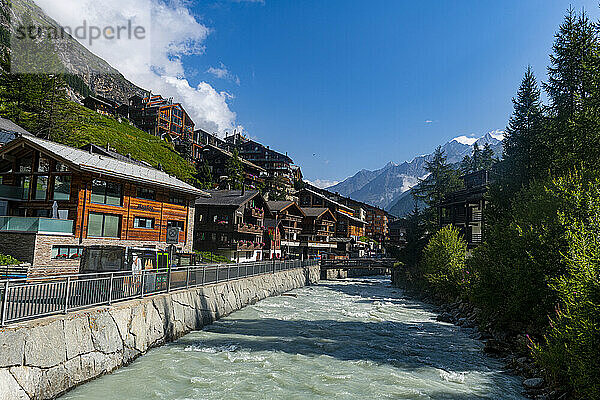 Die Bergstadt Zermatt  Wallis  Schweiz  Europa