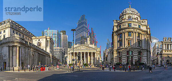 Blick auf die Bank of England und Royal Exchange mit der City of London im Hintergrund  London  England  Vereinigtes Königreich  Europa
