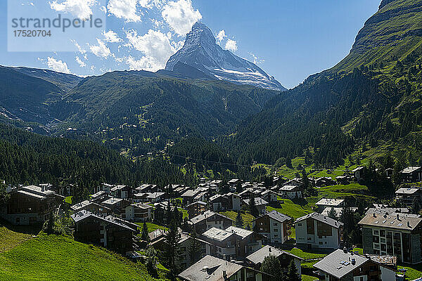 Das Matterhorn  hinter Zermatt  Wallis  Schweizer Alpen  Schweiz  Europa