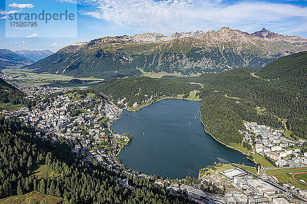Blick über St. Moritz und den See  Engadin  Graubünden  Schweiz  Europa