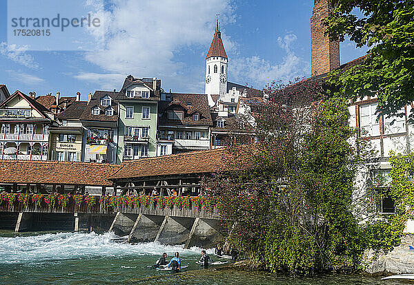 Untere Schleusebrücke über die Aare  Thun  Kanton Bern  Schweiz  Europa