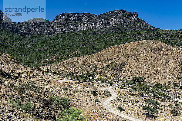 Grüne Felsklippen  Salalah  Oman  Naher Osten