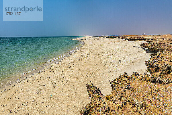 Langer Sandstrand  Farasan-Inseln  Königreich Saudi-Arabien  Naher Osten