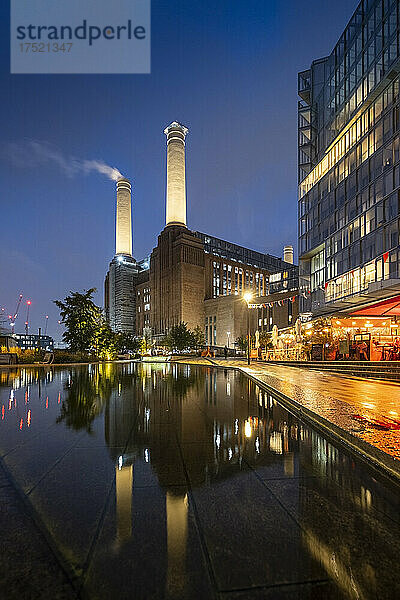 Das neu umgebaute Kraftwerk Battersea und die umliegenden Wohnungen und Restaurants  Nine Elms  Wandsworth  London  England  Vereinigtes Königreich  Europa