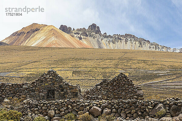 Verlassenes Dorf in der Nähe von Coqueza  einer kleinen Stadt in der Nähe des Vulkans Thunupa  Salar de Uyuni  Bolivien  Südamerika